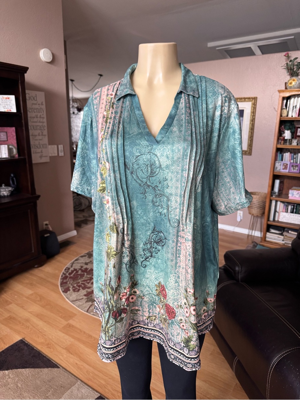 Boutique green floral V-neck short sleeve tunic-size XXL